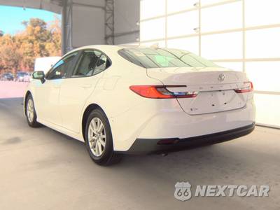 2025 Toyota Camry LE - zdjęcie 6 z 30 - miniatura