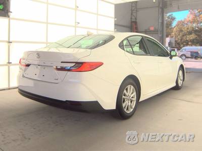 2025 Toyota Camry LE - zdjęcie 4 z 30 - miniatura
