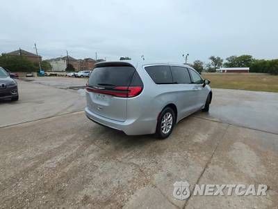 2024 Chrysler Pacifica Touring L 121.6" WB - zdjęcie 4 z 13 - miniatura