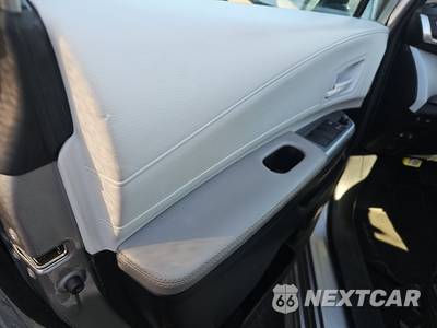 2025 Toyota Sienna LE 8-Passenger 120.5" WB - zdjęcie 9 z 27 - miniatura