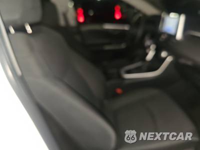 2025 Toyota RAV4 LE - zdjęcie 8 z 23 - miniatura