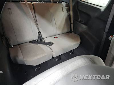 2025 Toyota Sienna LE 8-Passenger 120.5" WB - zdjęcie 14 z 27 - miniatura