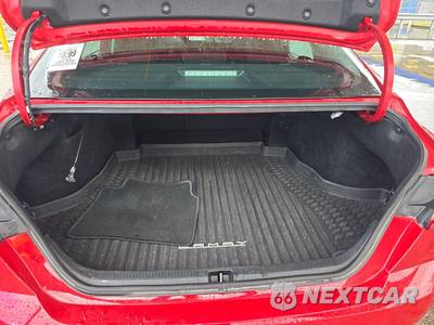 2025 Toyota Camry LE - zdjęcie 16 z 27 - miniatura