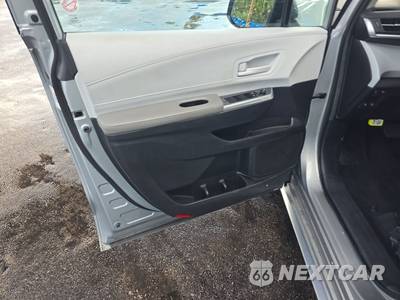 2025 Toyota Sienna LE 8-Passenger 120.5" WB - zdjęcie 9 z 33 - miniatura
