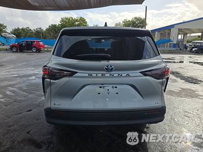 2025 Toyota Sienna LE 8-Passenger 120.5" WB - zdjęcie 5 z 33 - miniatura