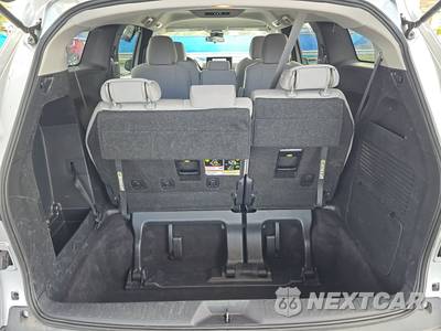 2025 Toyota Sienna LE 8-Passenger 120.5" WB - zdjęcie 17 z 33 - miniatura