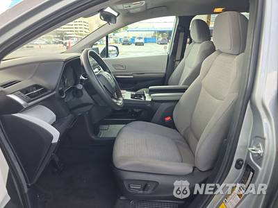 2025 Toyota Sienna LE 8-Passenger 120.5" WB - zdjęcie 7 z 33 - miniatura