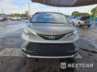 2025 Toyota Sienna LE 8-Passenger 120.5" WB - zdjęcie 2 z 33 - miniatura