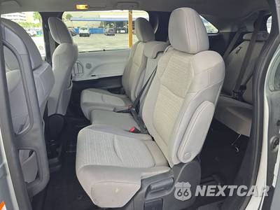 2025 Toyota Sienna LE 8-Passenger 120.5" WB - zdjęcie 13 z 33 - miniatura