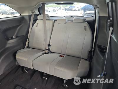 2025 Toyota Sienna LE 8-Passenger 120.5" WB - zdjęcie 14 z 33 - miniatura