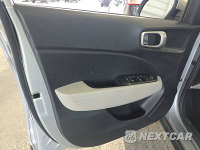 2025 Hyundai Venue SEL - zdjęcie 9 z 33 - miniatura