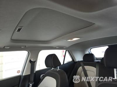 2025 Hyundai Venue SEL - zdjęcie 17 z 33 - miniatura