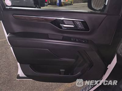 2025 Chevrolet Suburban Z71 2Z7 - zdjęcie 9 z 26 - miniatura