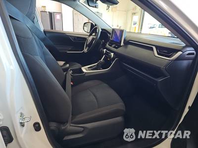 2025 Toyota RAV4 LE - zdjęcie 8 z 29 - miniatura