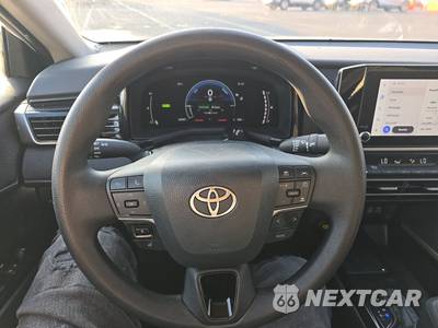 2025 Toyota Camry LE - zdjęcie 10 z 34 - miniatura