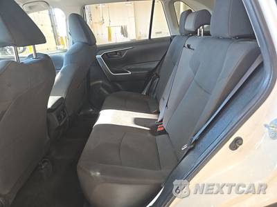 2025 Toyota RAV4 LE - zdjęcie 13 z 26 - miniatura