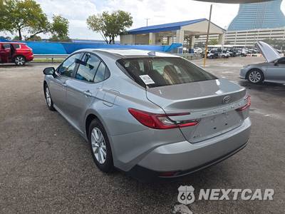 2026 Toyota Camry LE - zdjęcie 6 z 21 - miniatura