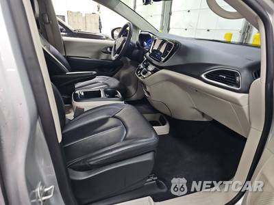 2024 Chrysler Pacifica Touring L 121.6" WB - zdjęcie 8 z 31 - miniatura