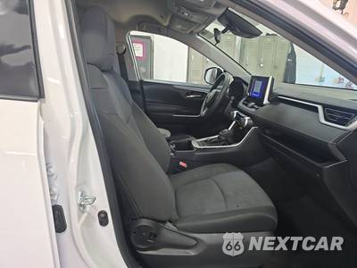 2025 Toyota RAV4 Hybrid XLE - zdjęcie 8 z 28 - miniatura