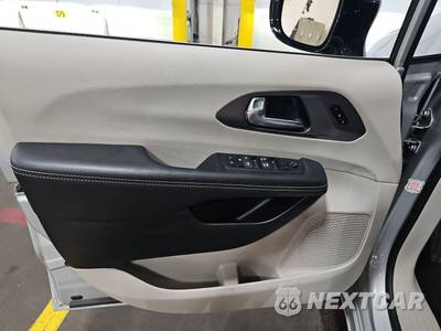 2024 Chrysler Pacifica Touring L 121.6" WB - zdjęcie 9 z 31 - miniatura