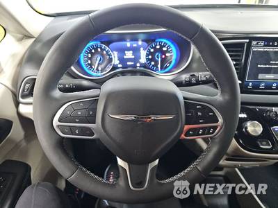 2024 Chrysler Pacifica Touring L 121.6" WB - zdjęcie 10 z 31 - miniatura