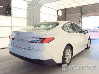 2025 Toyota Camry LE - zdjęcie 4 z 33 - miniatura