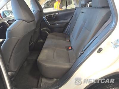 2025 Toyota RAV4 LE - zdjęcie 13 z 31 - miniatura