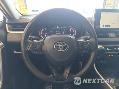 2025 Toyota RAV4 LE - zdjęcie 10 z 31 - miniatura