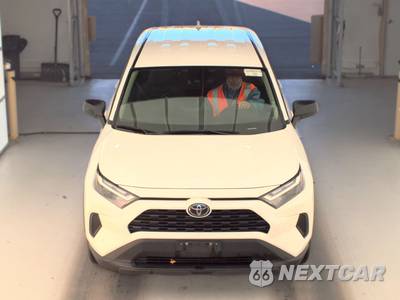 2025 Toyota RAV4 LE - zdjęcie 2 z 26 - miniatura