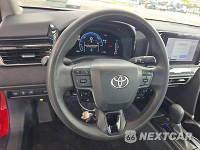 2025 Toyota Camry LE - zdjęcie 10 z 33 - miniatura