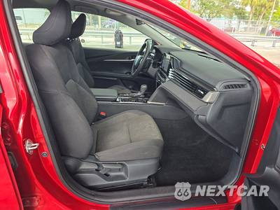 2025 Toyota Camry LE - zdjęcie 8 z 33 - miniatura