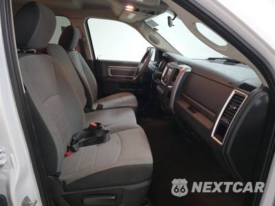2024 Ram 1500 Classic SLT Extended Cab Medium Bed - zdjęcie 8 z 33 - miniatura