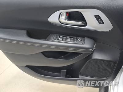 2025 Chrysler Pacifica Limited 121.6" WB - zdjęcie 9 z 19 - miniatura
