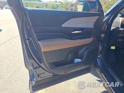 2025 Toyota Grand Highlander Limited - zdjęcie 9 z 20 - miniatura