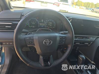 2025 Toyota Camry XSE - zdjęcie 10 z 19 - miniatura