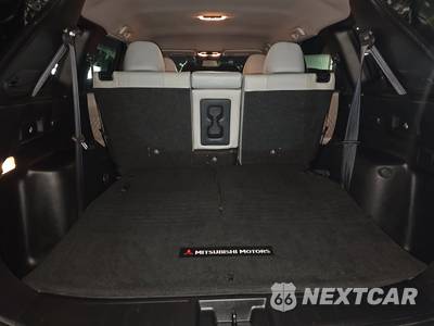 2022 Mitsubishi Outlander SEL - zdjęcie 16 z 34 - miniatura