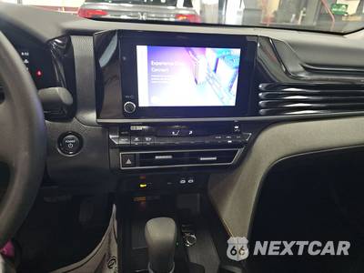 2025 Toyota Camry LE - zdjęcie 11 z 31 - miniatura
