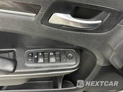 2022 Chrysler 300 Touring L - zdjęcie 14 z 38 - miniatura