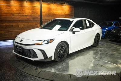 2025 Toyota Camry SE - zdjęcie 2 z 29 - miniatura