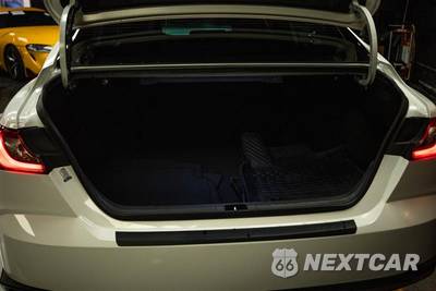 2025 Toyota Camry SE - zdjęcie 7 z 29 - miniatura