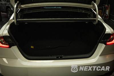 2025 Toyota Camry SE - zdjęcie 7 z 27 - miniatura