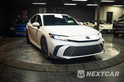 2025 Toyota Camry SE - zdjęcie 5 z 27 - miniatura