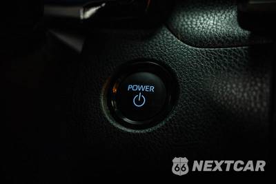 2025 Toyota Camry SE - zdjęcie 18 z 27 - miniatura