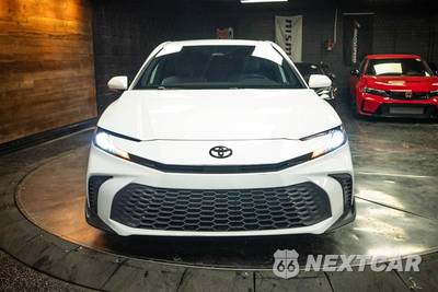 2025 Toyota Camry SE - zdjęcie 4 z 27 - miniatura