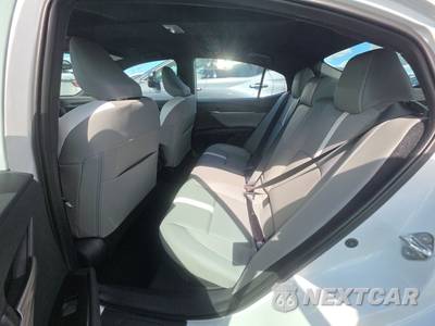 2026 Toyota Camry SE - zdjęcie 13 z 20 - miniatura