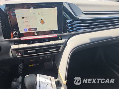 2026 Toyota Camry SE - zdjęcie 11 z 19 - miniatura