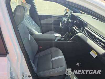 2026 Toyota Camry SE - zdjęcie 8 z 18 - miniatura