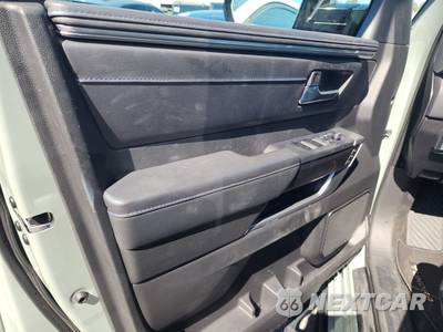 2025 Toyota Tundra i-FORCE MAX Platinum Crew Cab Short Bed - zdjęcie 9 z 29 - miniatura