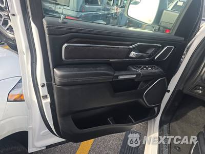 2022 Ram 1500 Laramie Crew Cab Medium Bed - zdjęcie 9 z 21 - miniatura