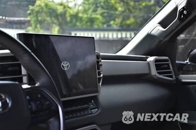 2025 Toyota Tundra Limited Crew Cab Short Bed - zdjęcie 9 z 17 - miniatura